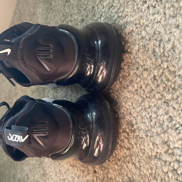 SOLD!! Nike Air Max 270 womens - Picture 4 of 6